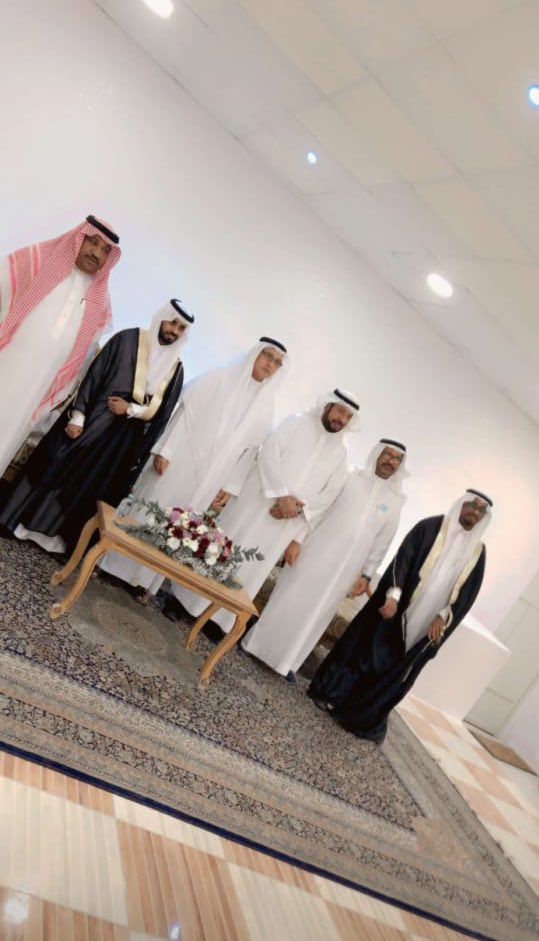_ALHUMAID_'s tweet photo. نبارك لابن العم عبدالإله بن عبدالله بن علي الحميد 
بمناسبة زواجه ، ونسأل الله أن يبارك لهما وأن يبارك عليهما وأن يجمع بينهما في خير ..
. https://t.co/dT5u4uoodR