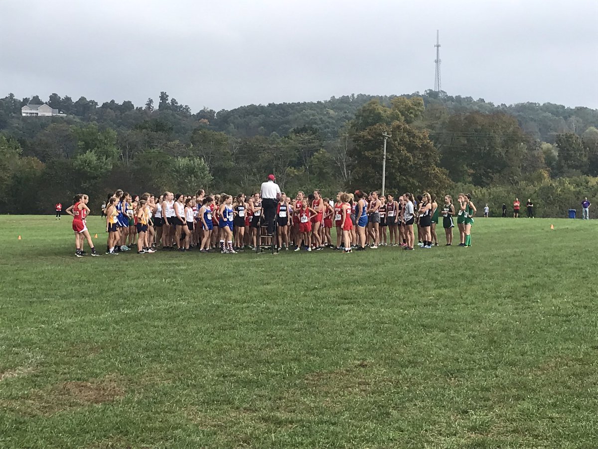 EricSplit's tweet photo. Middle School Girls about to start here at #OvacChamps @OHMileSplit @OVAC_Sports https://t.co/5Zk022szTf
