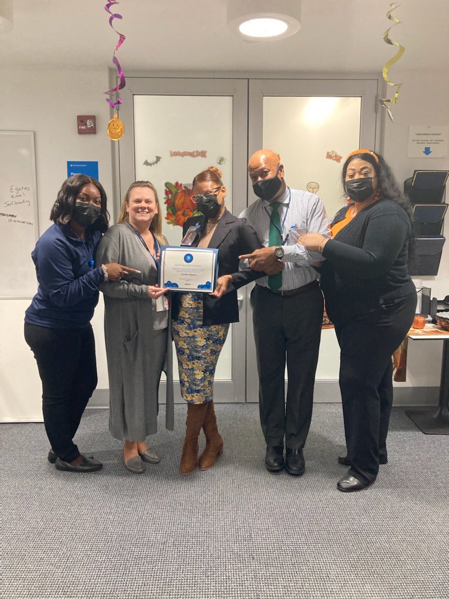 DocWadeP's tweet photo. Celebrating Jen’s 14 years in Blue ⁦@JetBlue⁩#JFK ⁦@HelloJetBlue⁩ ⁦@cc_steele⁩ https://t.co/rWmgdViq03