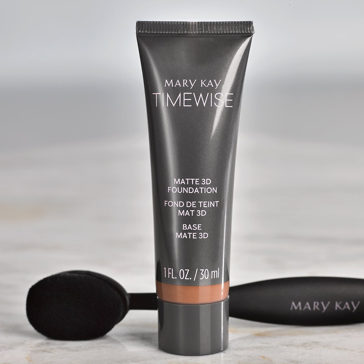 MaryKay's tweet photo. We got you covered with the TimeWise Matte 3D Foundation featuring 12 hours of oil control. 😘 Pair it with the Mary Kay Blending Brush for an easy, even application. https://t.co/hc1MhfaI8h https://t.co/cMHG2NAiJS