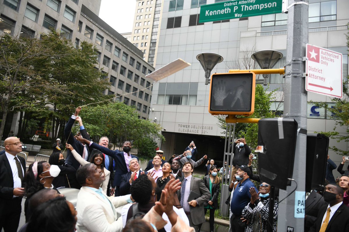 NYCMayor's tweet photo. Ken Thompson made history as the first African American to serve as Brooklyn District Attorney.
His time in office was an unrivaled pursuit of a more fair system for all.
We lost Ken five years ago, but his impact on our city and our justice system is stronger than ever. https://t.co/RgfrQwY1IX
