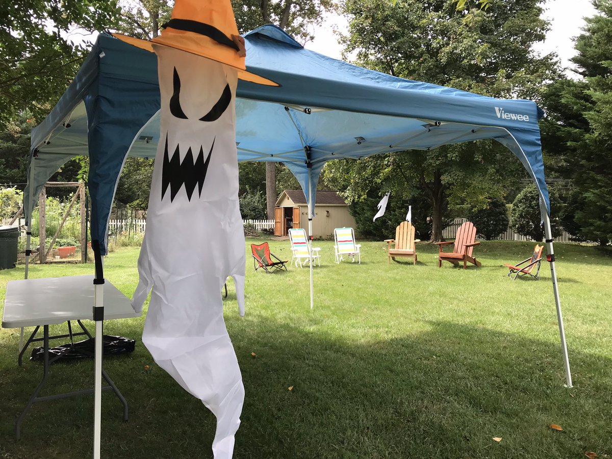 stephaniehicks's tweet photo. Ghoulish things happening in the back yard #HappyFall2021 https://t.co/GxzvbnbYzh