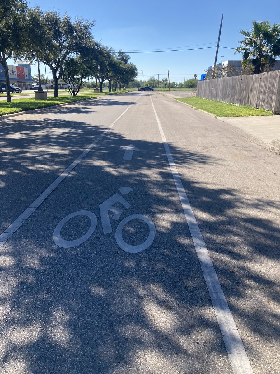 Dr_V_Lucy's tweet photo. 3 miles at noon is a totally different kind of cardio sesh than at 6am in South Texas! Better late than never! I needed my Zzzzz today! #SaturdayMorning #fitleaders #Saturdaycardio https://t.co/mdBiFokov3