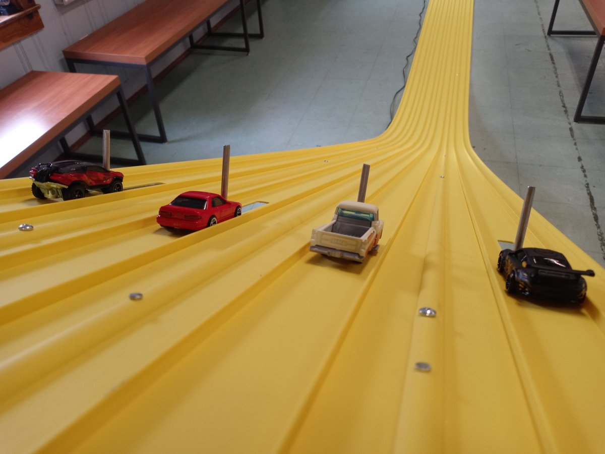 lincoln_race's tweet photo. Our tracks are set up for tomorrow! #October #pointsracing #letsrace https://t.co/XDnvSJYph1