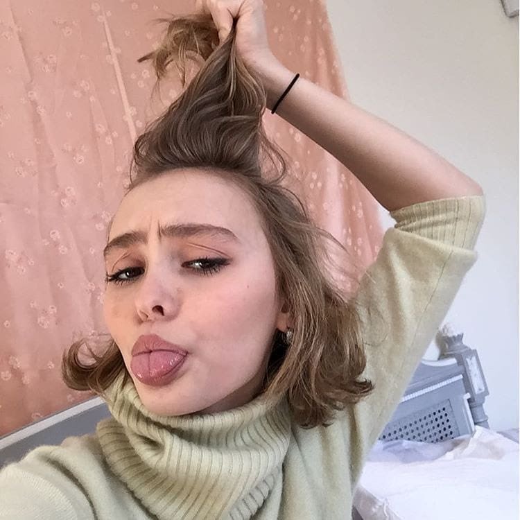 thefacecoverer's tweet image. ᅠ   

ᅠ   

ᅠ   

ᅠ

                    𝑻𝒉𝒆 𝒕𝒊𝒎𝒆 𝒕𝒓𝒂𝒗𝒆𝒍𝒍𝒆𝒓. 

Ms. 𝓙𝓪𝓭𝓮 𝓛𝓲𝓷𝓬𝓸𝓵𝓷.

         𝘎𝘦𝘯𝘥𝘦𝘳-𝘧𝘭𝘶𝘪𝘥 𝘱𝘰𝘳𝘵𝘳𝘢𝘺𝘢𝘭.