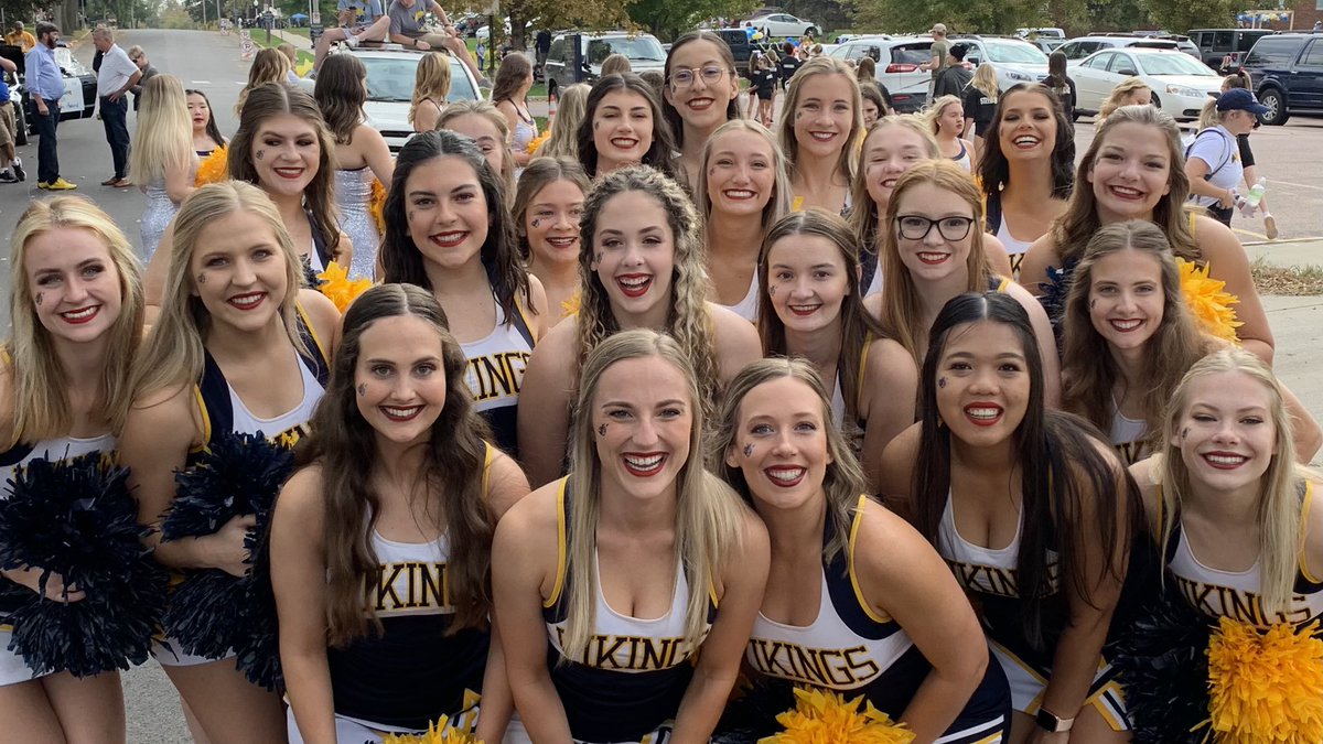 augiepres's tweet photo. Happy Vikings Days 2021!  Lots of smiles, lots of joy and celebration on this glorious day for @AugustanaSD! #WeAreAU https://t.co/KYEsVYkh5X