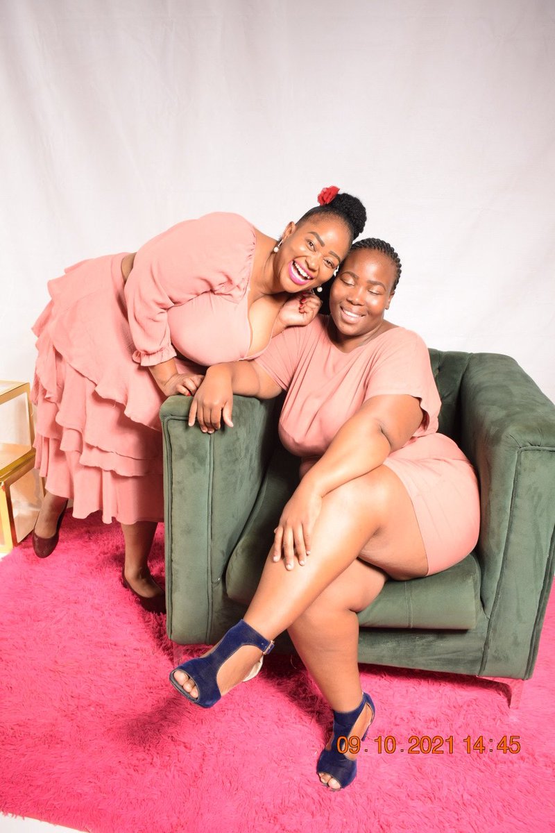 Theflyawayz's tweet photo. Thank you for the surprise photoshoot
Fun we had 💃💃💃💃 is still Mis Glitz birthday month ankere..
#dustypink
#faceoflachocolata
#fattiesnmonies
#keepgliterring
#Sdudla
#misglitz
#karabo
#birthdayvibes https://t.co/7fo8oaWPZh