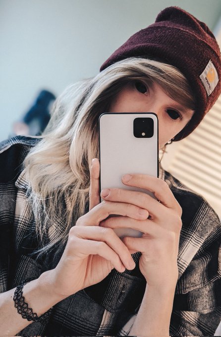 Got my contacts for my halloween costume :^)
I don't wanna take them of. This is what I look like now