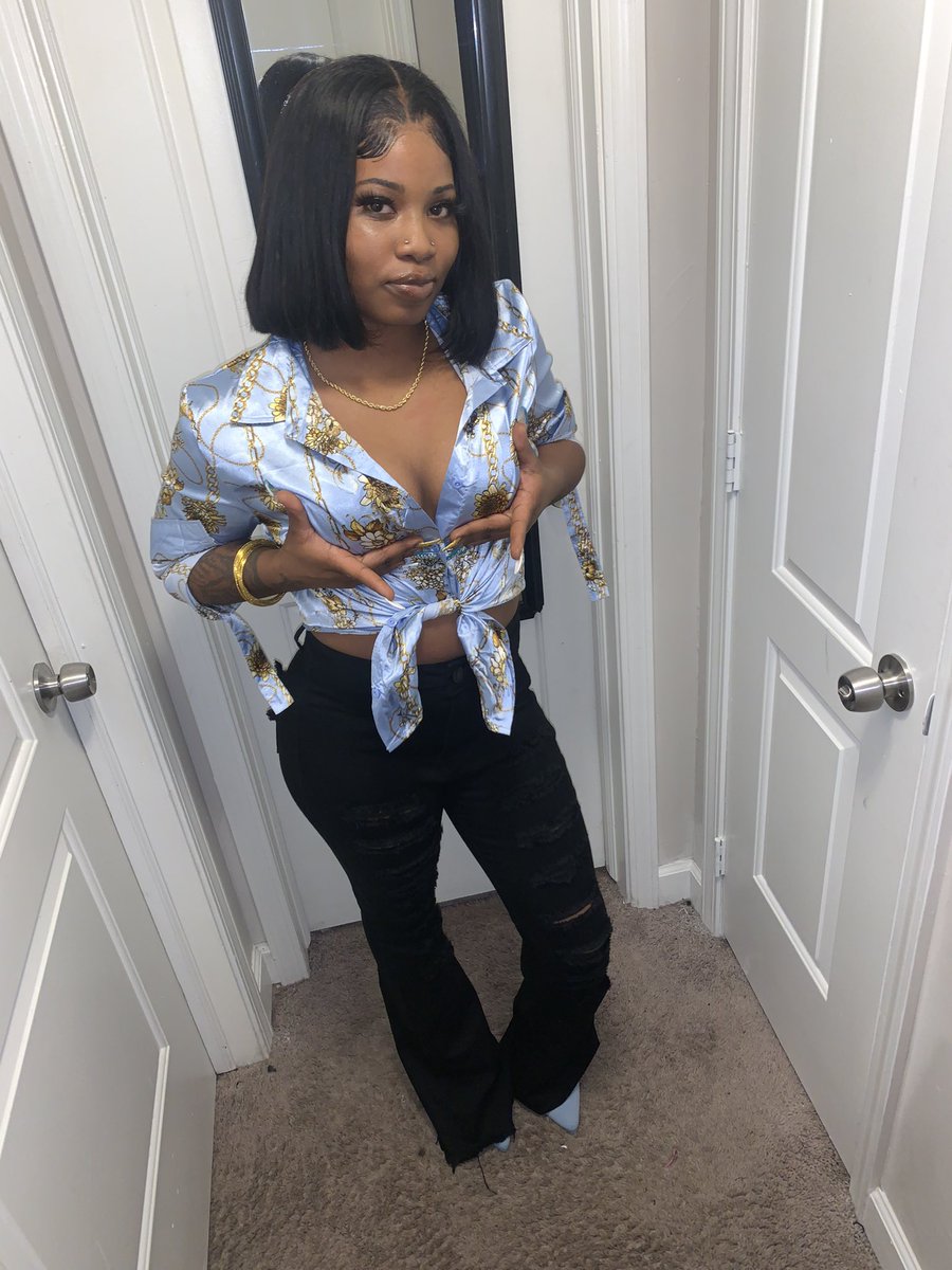 iamRBRoyalty's tweet photo. Switch it up like a light She said I still turn her on 🦋 https://t.co/UUv9aH8OiX