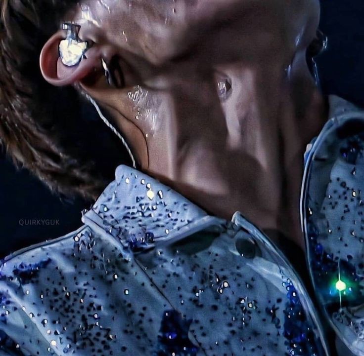 HIS NECK KFJRJRIRJRNTIEKXKF