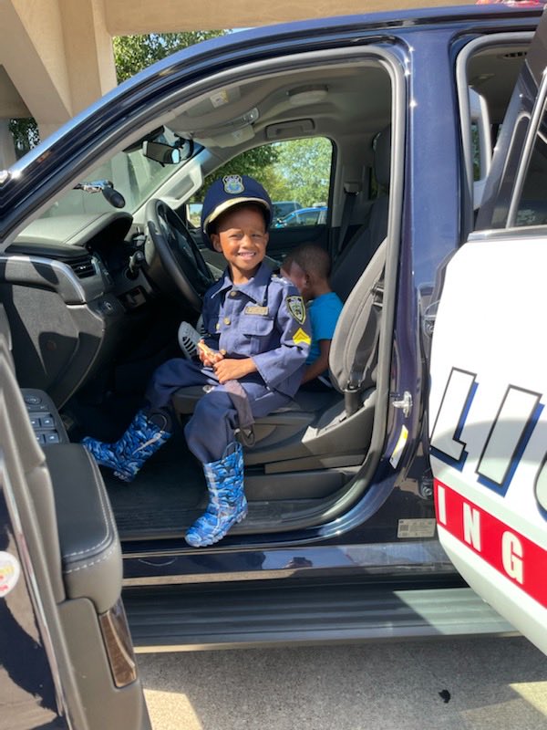 Great Faith and Blue event today at Destiny Pointe Christian Center. We had a great conversation about community issues and let the kids see our police vehicles. ⁦<a href="/ChiefArlington/">Chief Al Jones</a>⁩ ⁦<a href="/FaithandBlue/">National Faith & Blue</a>⁩ ⁦<a href="/OsFlores/">Assistant Chief Os Flores</a>⁩ ⁦<a href="/ArlingtonPD/">Arlington, TX Police</a>⁩⁩ ⁦<a href="/reneehornbuckle/">Dr. Renee Fowler Hornbuckle</a>⁩