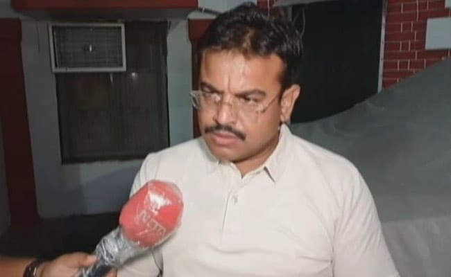 ndtv's tweet photo. #BreakingNews | Union Minister's son, accused of running over farmers in UP, arrested by police after questioning

https://t.co/qG6VBZBSSA https://t.co/JGqluboUkR