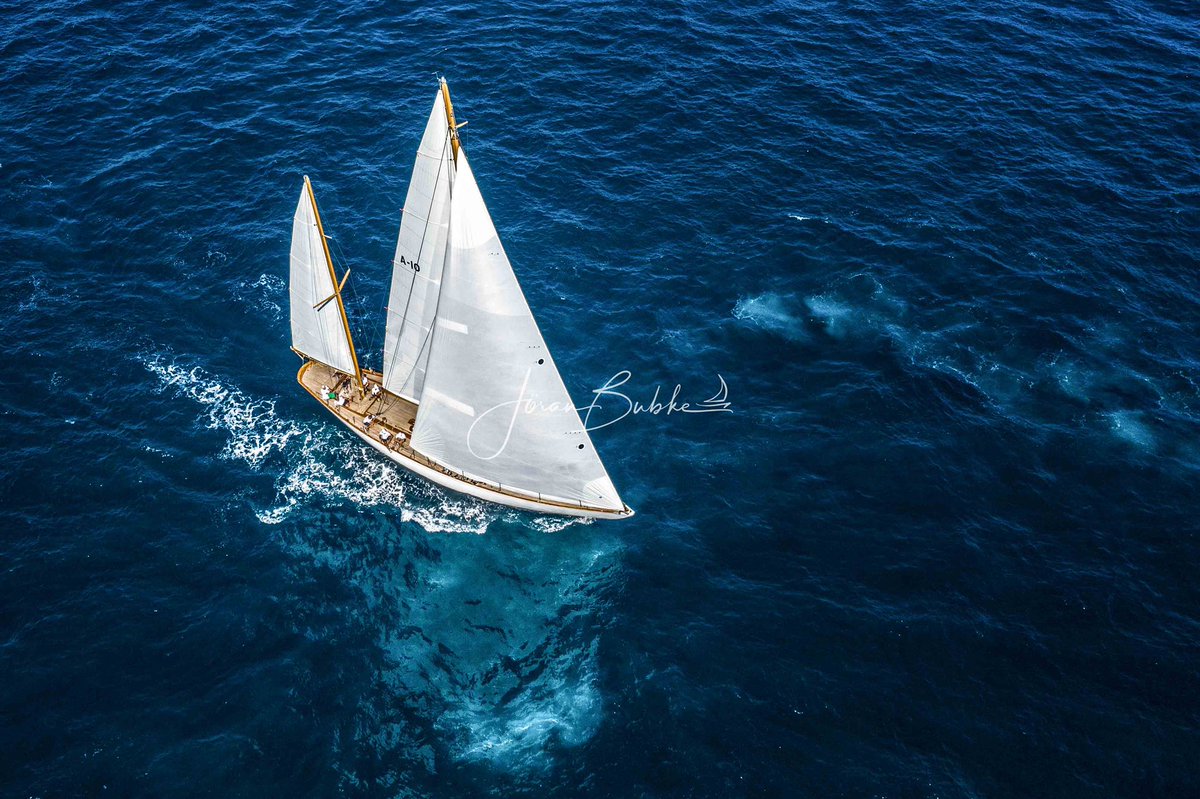 Hesteroz's tweet photo. What a gift was this! Sailing the Voiles de St. Tropez with my Argentinean family⛵️ #Recluta #frersdesign https://t.co/Q11cqt8cBu