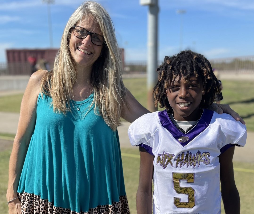 mrscusanosclass's tweet photo. Supporting our Creekside Cubs on the field! @CreeksideCubs https://t.co/BAYrTsOXzk
