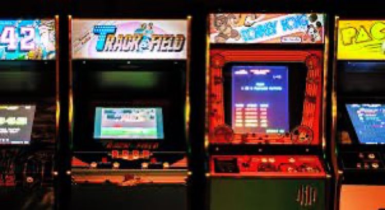 Super70sSports's tweet photo. Walking into an arcade in the 80s was basically a goddamn religious experience. https://t.co/DhSXHvbPvj
