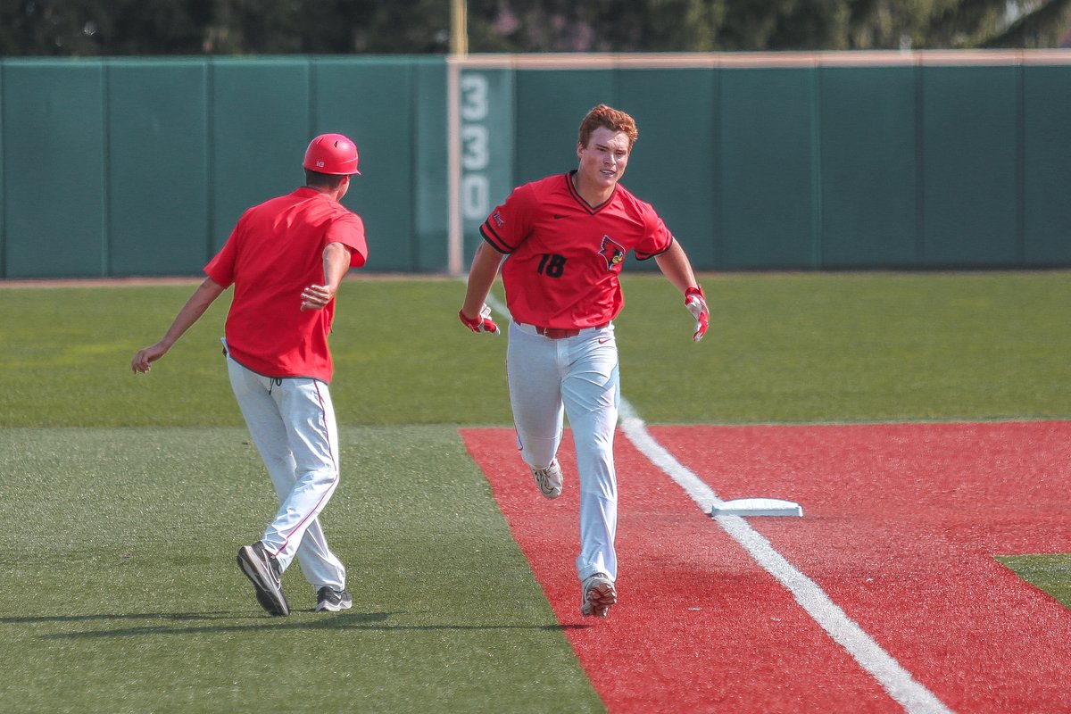 RedbirdBaseball's tweet photo. Solo shot from Sabotnik! 💥

101 MPH off @jrsabotnik's bat

ISU leading EIU, 3-1.
#REDBIRDbaseball // #BackTheBirds https://t.co/5hOteyltVc