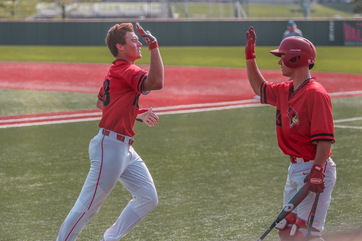 RedbirdBaseball's tweet photo. Solo shot from Sabotnik! 💥

101 MPH off @jrsabotnik's bat

ISU leading EIU, 3-1.
#REDBIRDbaseball // #BackTheBirds https://t.co/5hOteyltVc