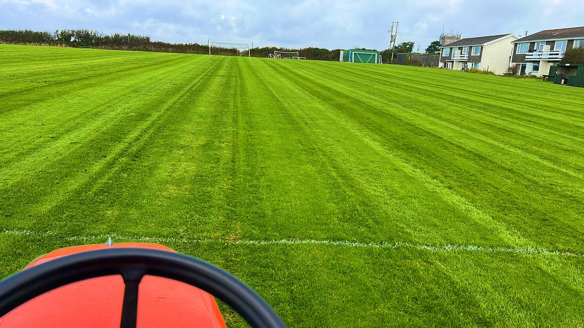 GsmUnited's tweet photo. Full time: GSM 2 - @LanivetFC 4
Good competitive game from both sides. No pics of the game so here’s one of the grass being cut this morning. @TragoMillsUK if there’s ever a carpet shortage, just ask 💪

Next up @LostwithielFC (again) next week 😆 #cornishfootball https://t.co/LhIQJY8TYa