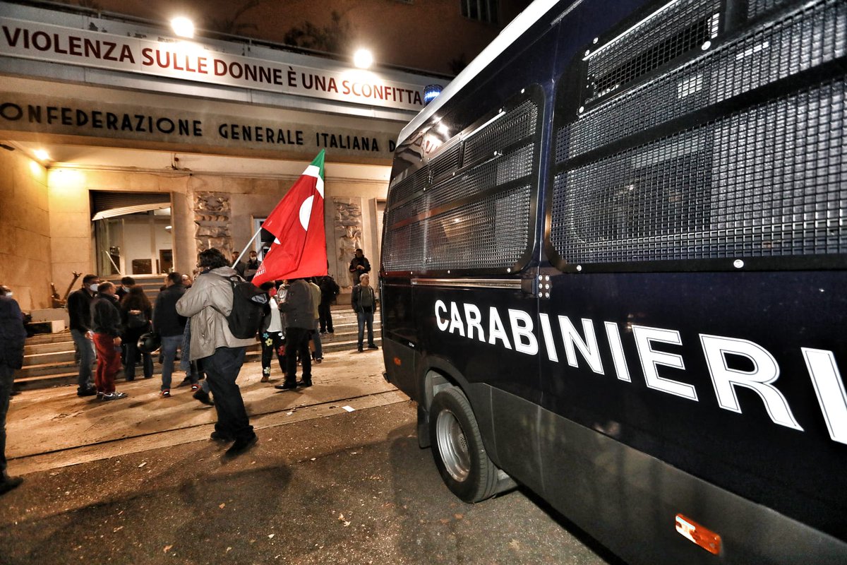 #MaurizioLandini: “L’assalto alla sede della #Cgil nazionale è un atto di squadrismo fascista. Un attacco alla democrazia, a tutto il mondo del lavoro che intendiamo respingere. Domani convocata d’urgenza assemblea generale" 

bit.ly/3mHyKXx