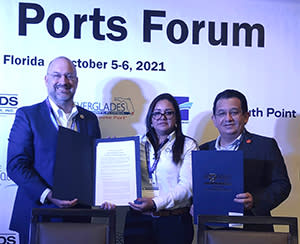 PortalPortuario's tweet photo. Port Everglades firma un memorando de entendimiento con Autoridad Portuaria de Honduras y operador de Puerto Cortés - https://t.co/8Ym0vqEnF4 #Honduras #Evergl https://t.co/X4utHmkaP2