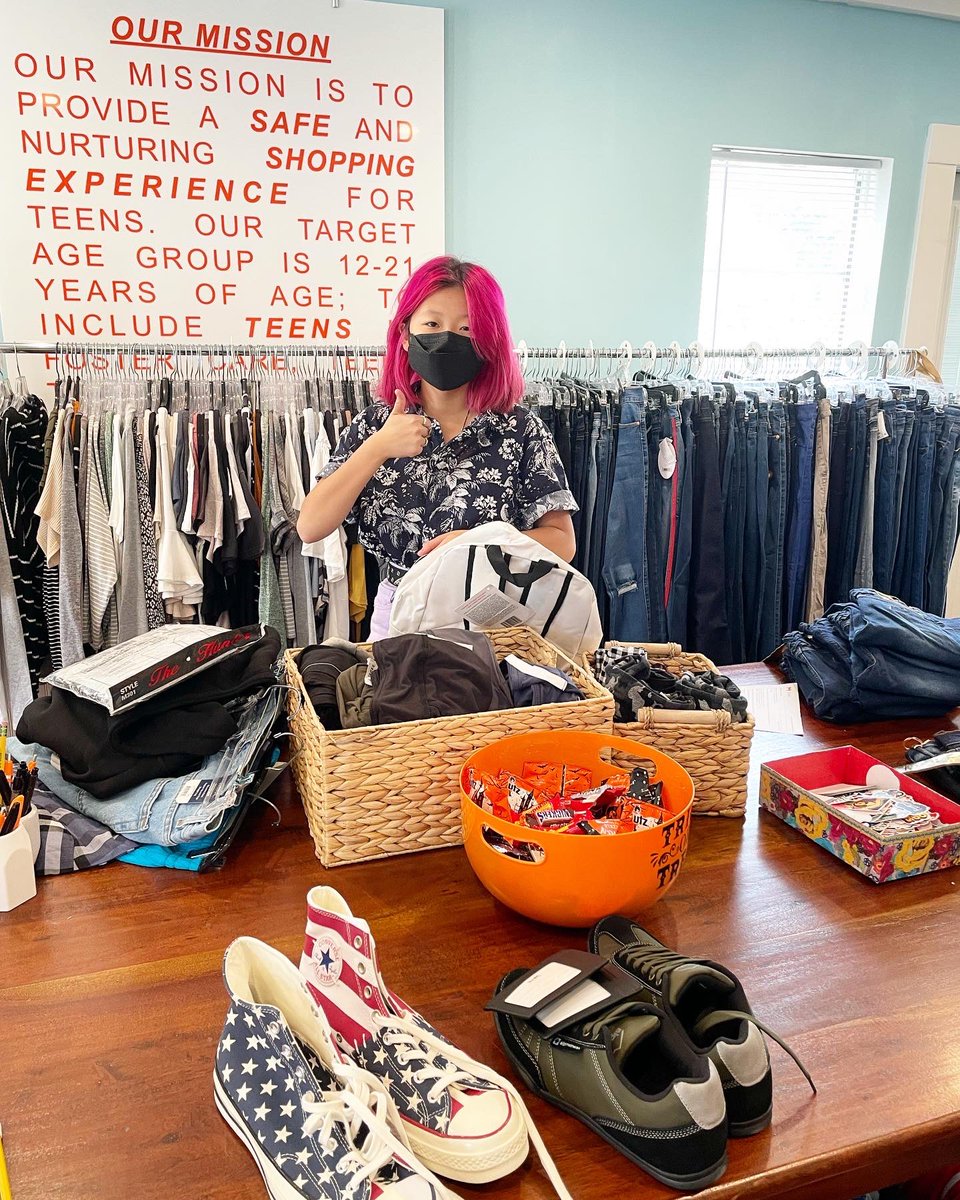 Austin_Threads's tweet photo. Saturday shopper success! 🥳And shout out to our regular volunteer, Katie, for her commitment to helping us out on Saturdays! We hope everyone enjoys their weekend! 🧡 #AustinThreads #WeekendVibes #saturdaystyle https://t.co/OWOUfNVhhP