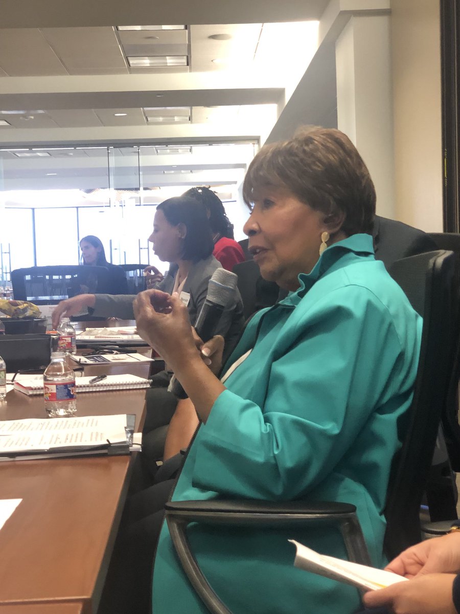 Laurie Larrea tweet media