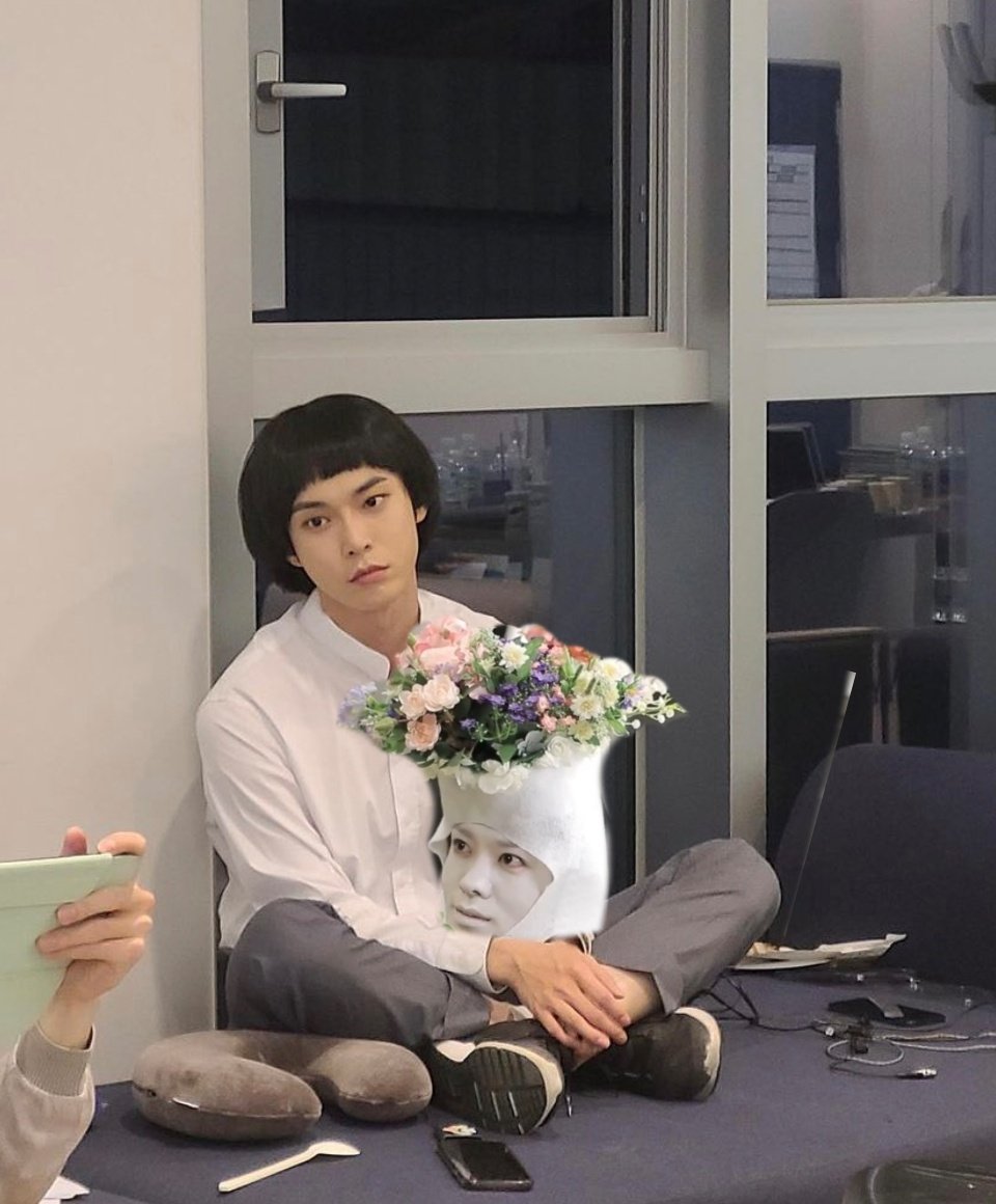 เอ้าโดยอง ทำไมทำหน้าแบบนั้นอ่ะ ไม่ชอบดอกไม้ที่ยูตะให้เหรอ