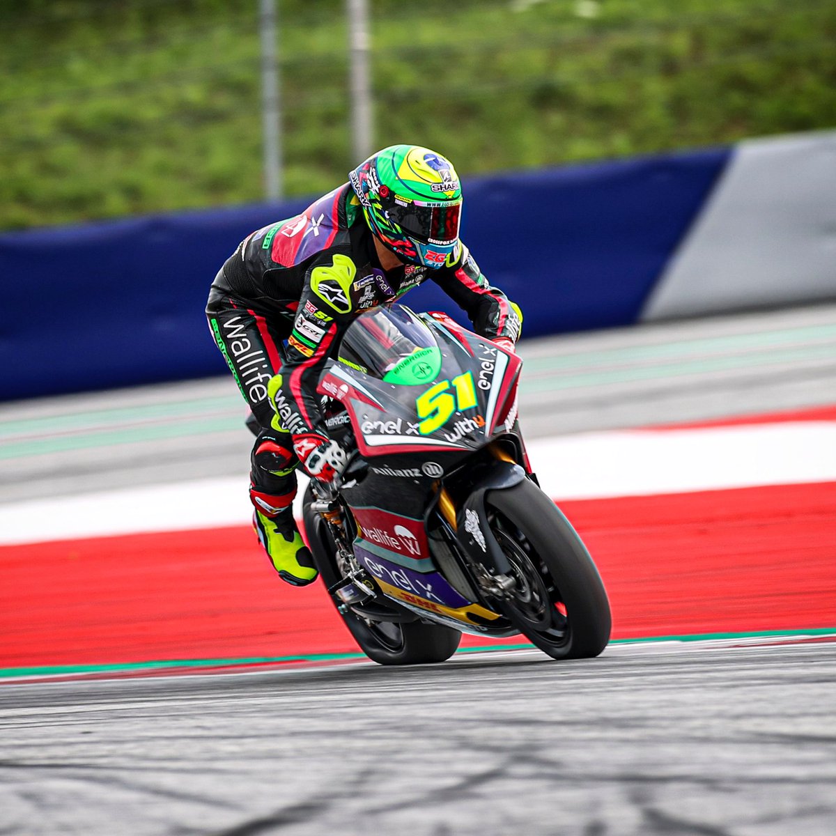ericgranado's tweet photo. El toro loco 🌪💥 Rodeo at @redbullring 😅 Crash or save??? Queda ou salvada?? 👀
.
.
#motogp #oneenergyracing #wallife #motoe #alpinestars #sharkhelmets #oakley #crossfoxeletrica #zeroracingdesign #edgelifesports #thinkersmanagement #suhaiseguradora #vemprasuhai #euindicosuhai https://t.co/WwQEXGvOrH