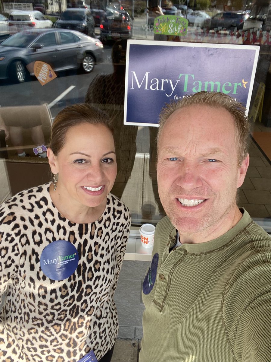 MaryTamerBoston's tweet photo. A great #TeamTamer day that began by greeting fellow coffee lovers at Dunkin Donuts in #WestRoxbury before catching the last tour of the season with @JPHistoricalSoc at #JamaicaPond. Door knocking next! #District6 #JamaicaPlain https://t.co/jSJYINmpWs