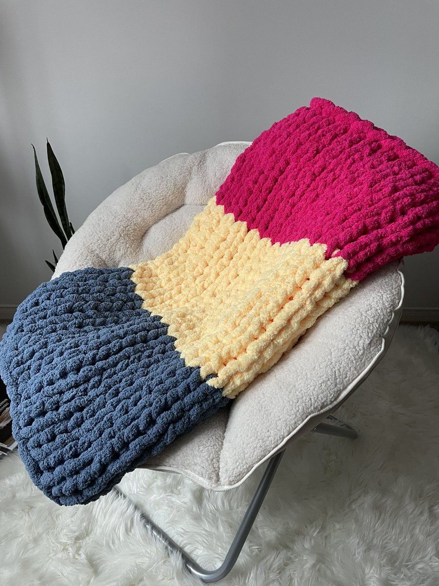 offbyheart43's tweet photo. Custom request for a #pansexualflag in a blanket. How did I do? https://t.co/DRTNiRniJI