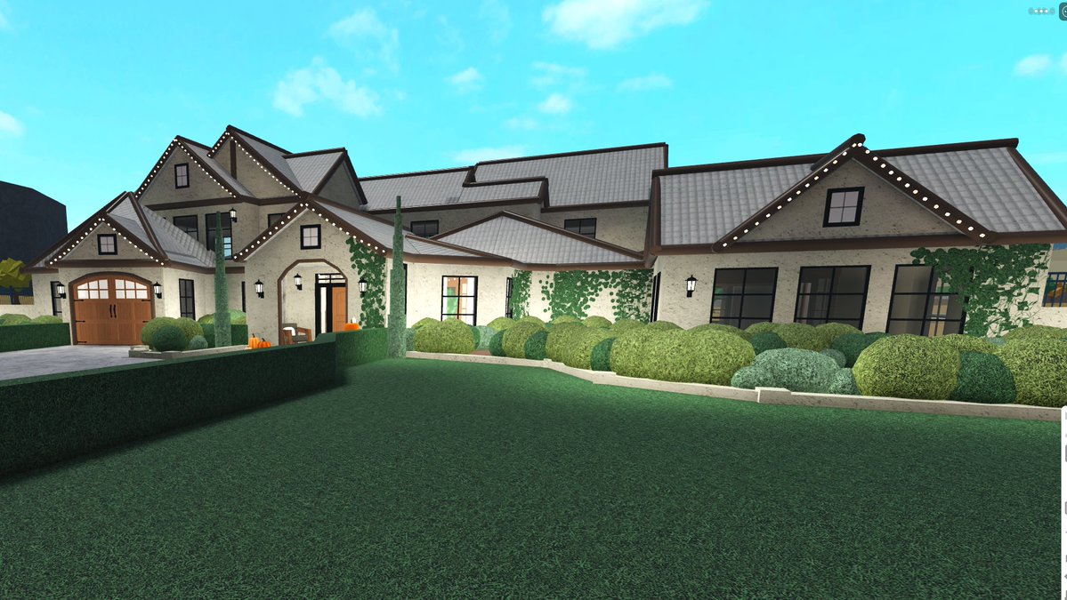 Boat_Builds's tweet photo. A new Mediterranean style home I'm working on!#build #bloxburg #blox #burg #buildhack #custombuild https://t.co/H4eG6RL9Wv