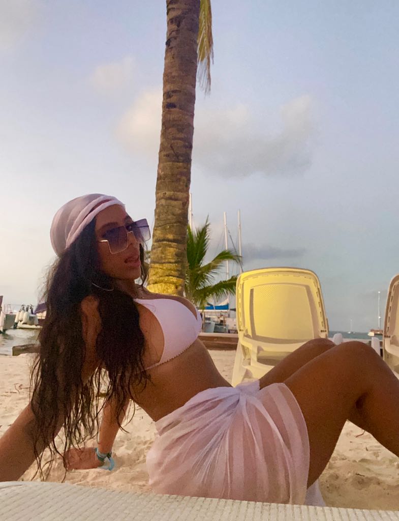 Cyn_Santana's tweet photo. Libra season 🥰🌹✨❤️🌙 https://t.co/TvFsQzkh2e