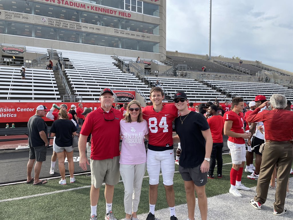JReyns14's tweet photo. Great team win today over Emporia State!!! Gotta keep the streak going next Saturday against Missouri Southern!!! https://t.co/qyrbFhCqmL