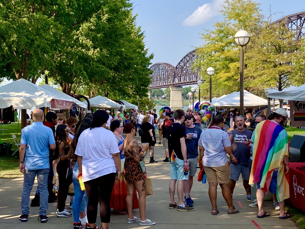 JSchipperWDRB's tweet image. IMAGES: Saturday at 2021 Kentuckiana Pride Festival in Louisville 🏳️‍🌈 @WDRBNews @PrideInKY #Pride #Louisville #KentuckianaPride #KYPride
