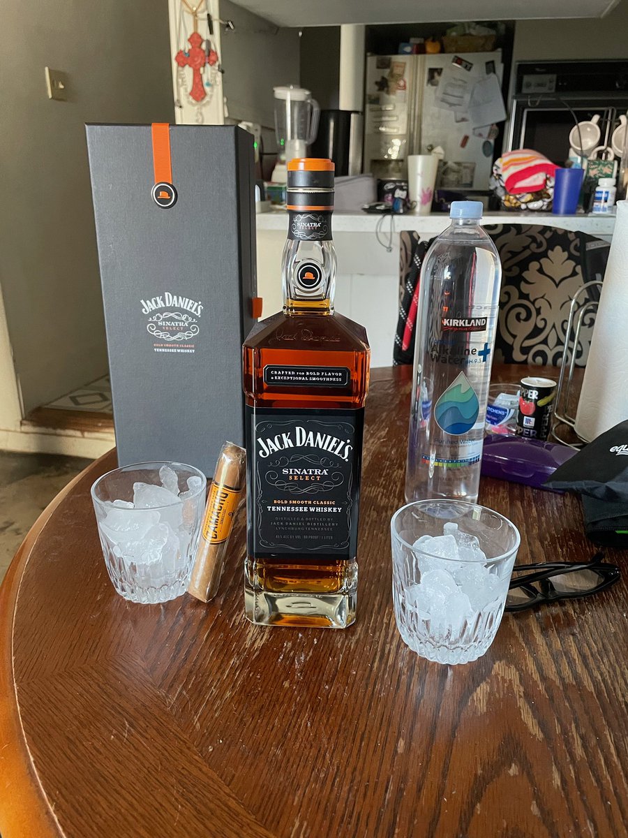 Enjoying time w/my dad ready to watch our Dodgers play! #Dodgers #livingthedream #barrelburners