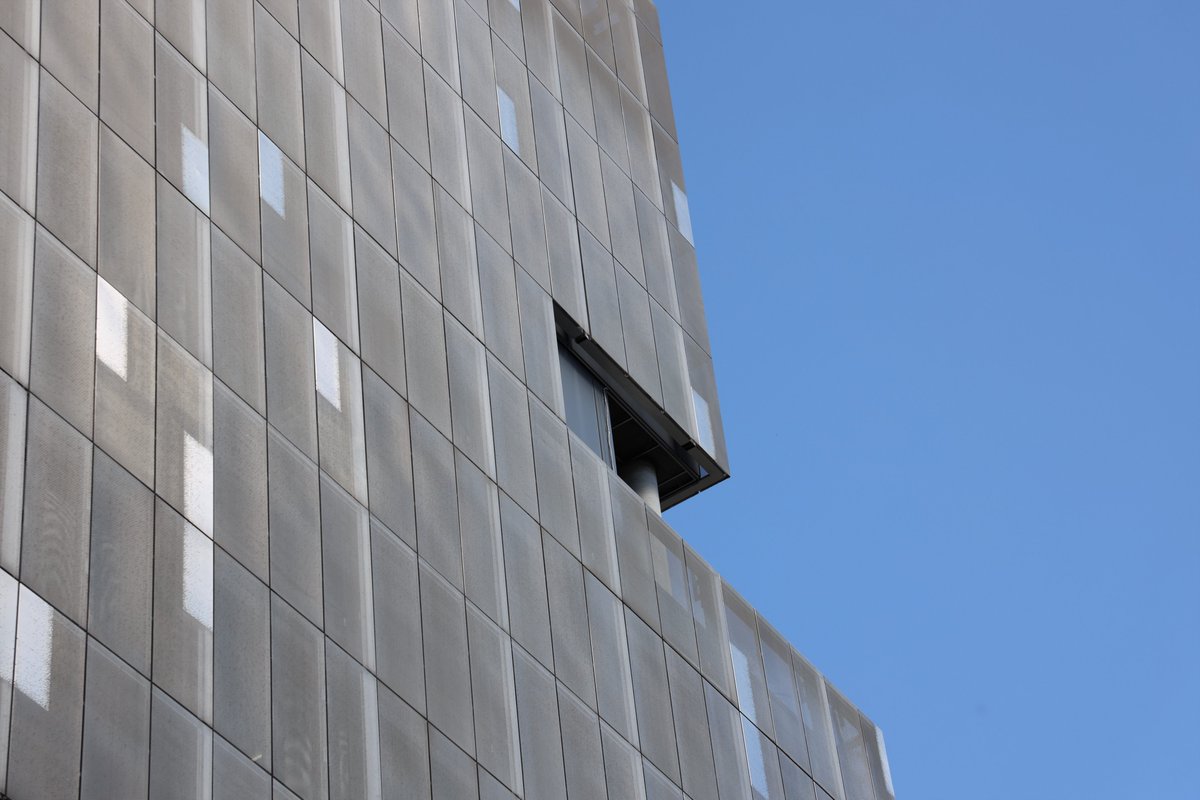 Modern Building 168

#modernarchitecture#modernbuilding#modern#architecture#buildings #reflection #moderndesign#glassbuilding  #architecturephotography