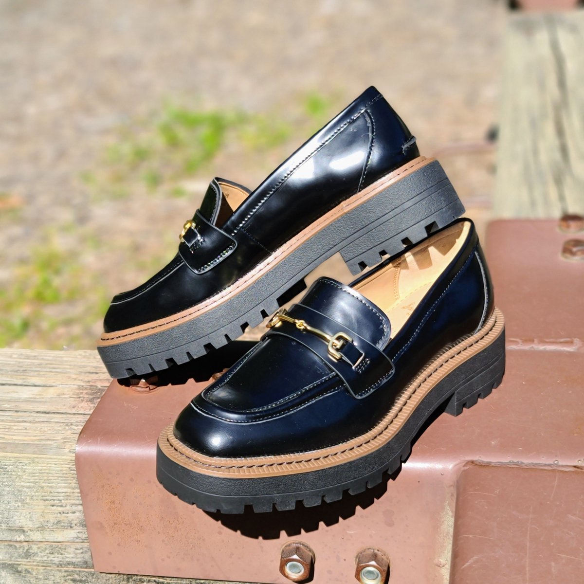 yaridsshoes's tweet photo. Elevated chunky soles and vintage vibes.
Shop Laurs In-Store and https://t.co/yyVT4sf6pk
#yarids #samedelman #loafer #cluelessvibes #shoes #shoeoftheday #shoelover #shoplocal #supportsmallbusiness #shopnow https://t.co/hKdBNkFY0R