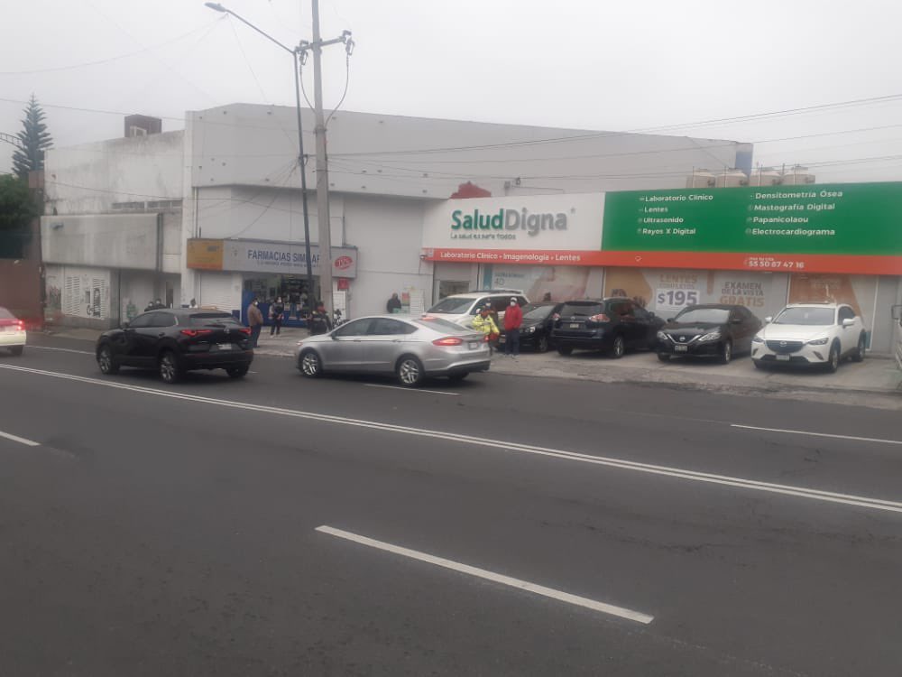 EnlaceTAguilas's tweet photo. #tambien en #Sabado esta @OVIALCDMX @En_LasAguilas y #Axomiatla retirando automovilistas estacionados en 2da y 3ra fila y poniendo #infracciones a autos estacionados en #viaprimaria, agradecidos con #JefeHalcon y #K5 por el compromiso cumplido @LomaAguilassur @PORLASAGUILAS https://t.co/Vd07hXip1P