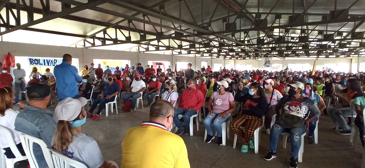 amarcanopsuv's tweet photo. Reconfortado, lleno de más militancia y compromiso en este encuentro con los indoblegables de la Parroquia Agua Salada aquí en Ciudad Bolívar @NicolasMaduro @TareckPSUV @PartidoPSUV @comandosergioh gracias por seguir confiando en la Revolución Bolivariana. Vamos a vencer !!! https://t.co/XZMghx3X0o