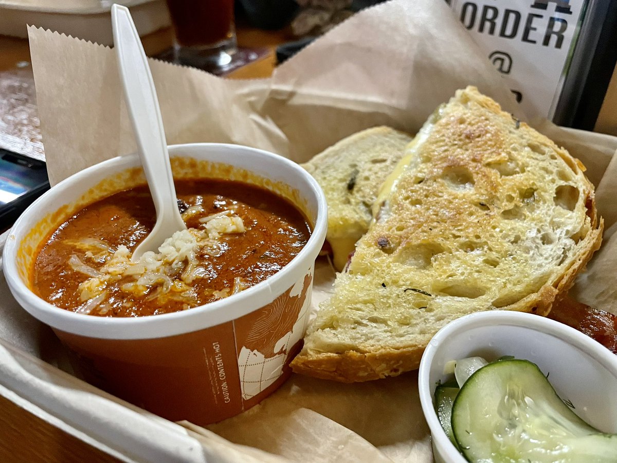 eatingorlando's tweet photo. Grilled Cheese and Tomato Soup. A classic perfect with a craft beer. @deesbrosbrew @alexuncommon https://t.co/LwkiuVxXFC