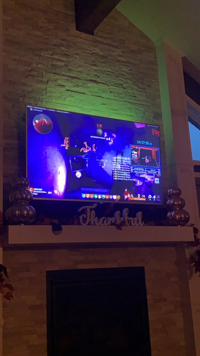 jskrine99's tweet photo. Watching @i_oChapo on the big screen for the #undeadgauntlet homie boutta hit 350 😤🙏🏼 https://t.co/YnCC4byiqq