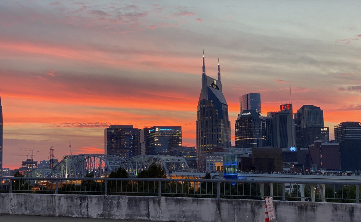 StacyCase_'s tweet photo. #Nashville ~ I could not love this city more. 🧡 https://t.co/a6DTRBKknw