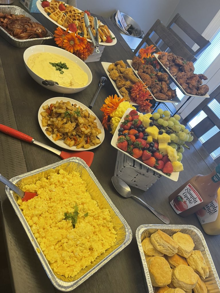 Made a Slight 🔥 Homecoming Brunch This Morning #AAMU 💪🏿💪🏿👨🏿‍🍳  Fried Chicken , Catfish Nuggets , Waffles , Sausages , eggs , Potatoes, Bacon , Cheese Grits , fruit , Orange Juice , Apple Juice!