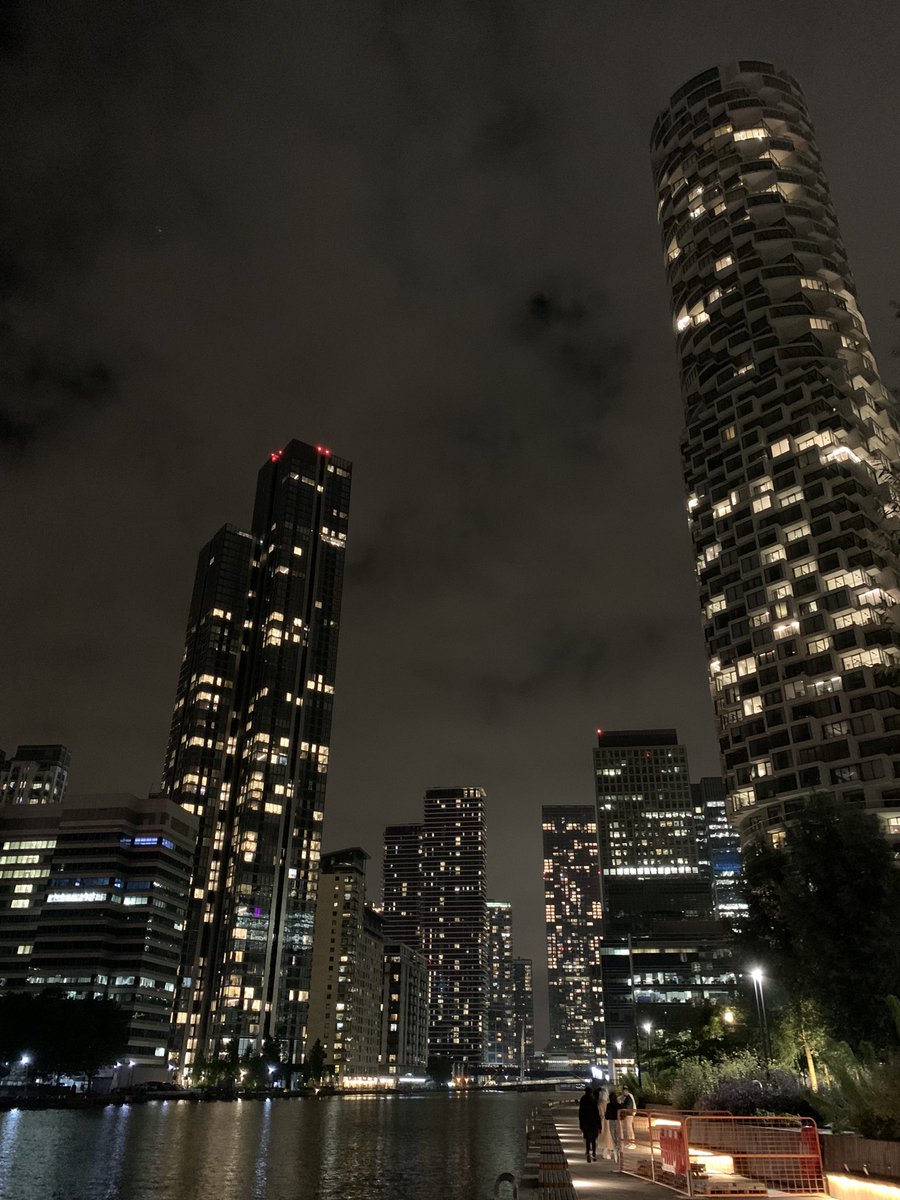 kridesco's tweet image. Morning views of Limehouse, thali at Harrods in Knightsbridge, late night talks by the Thames at Canary Wharf