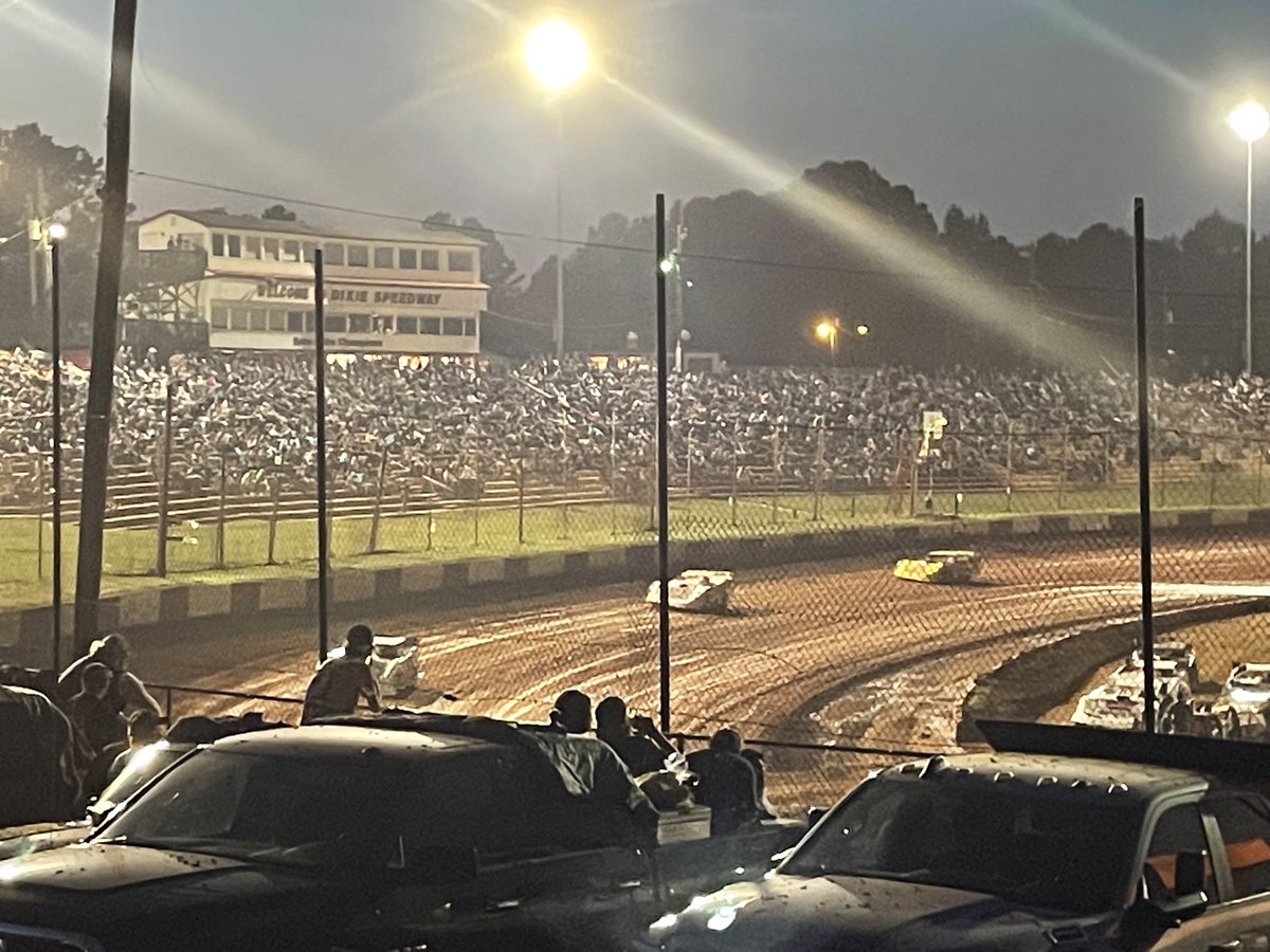 FreaksTrack's tweet image. Big crowd ⁦@lucasdirt⁩ and ⁦@DixieRomeSpdwy⁩
