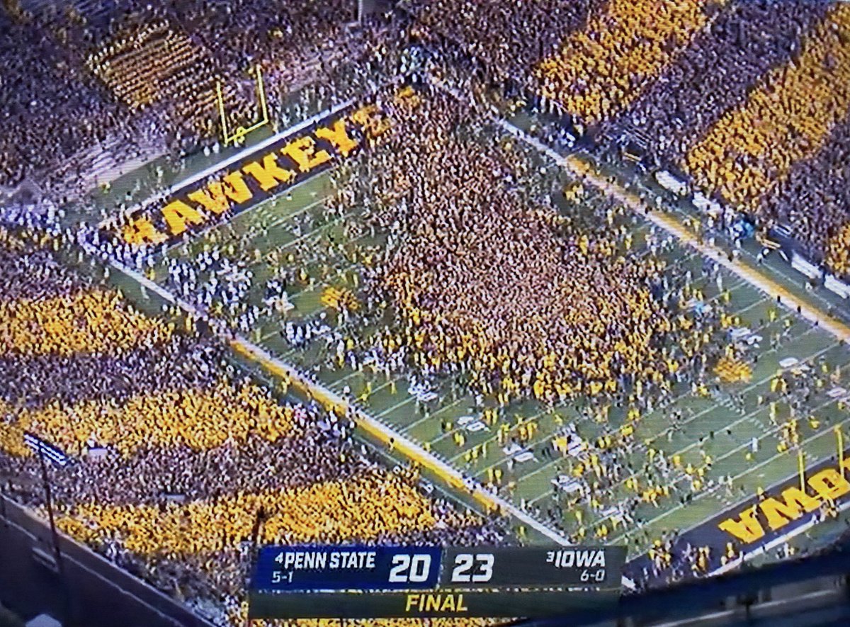 PickSixPreviews's tweet photo. College Football never disappoints https://t.co/vKQWdfPXtz