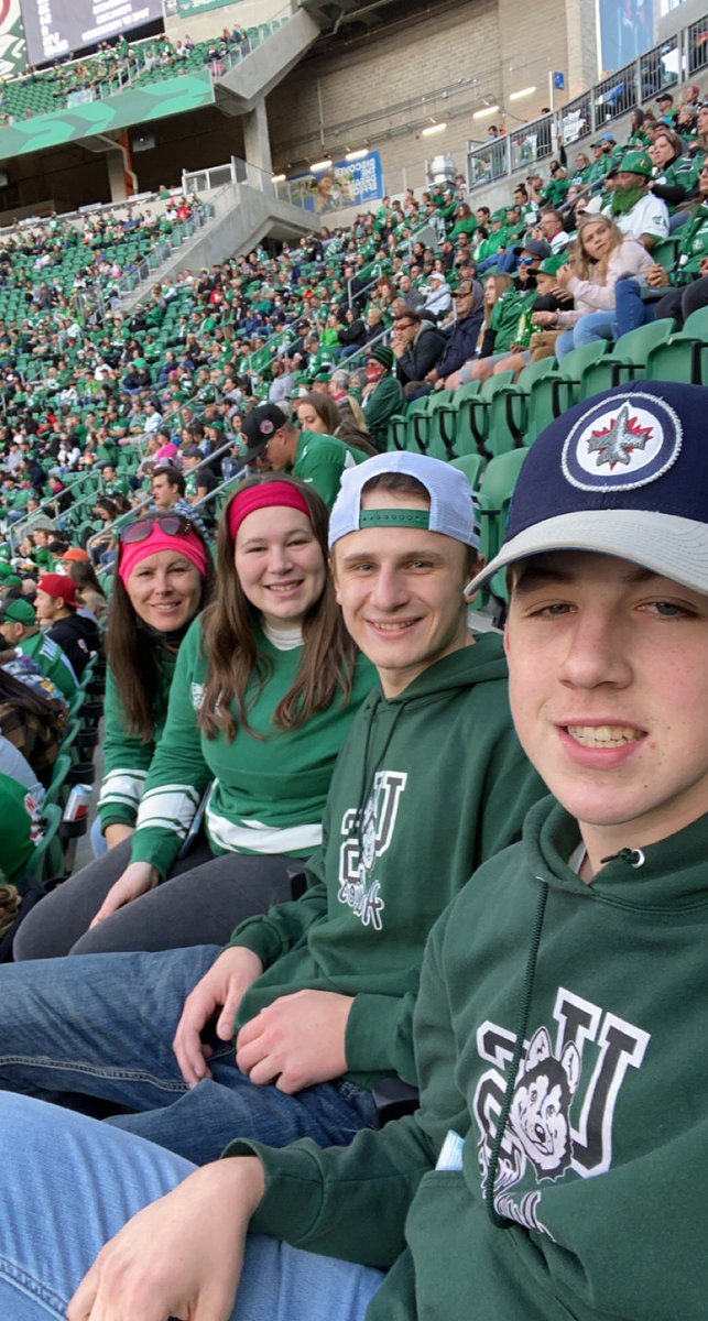 Go RIDERS!@sskroughriders #sometimespinkisthecolor