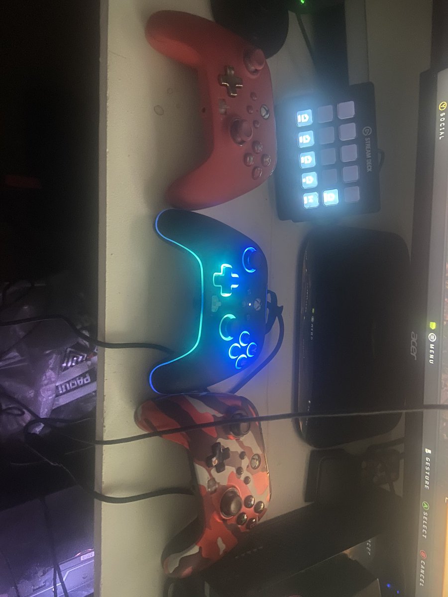 iSharpGaming's tweet photo. Use @PowerA ALL the time for my remotes and by far my favorite so far is this new one. And I haven’t even played with it yet. Looks so sick! https://t.co/BtwAhEAqOe