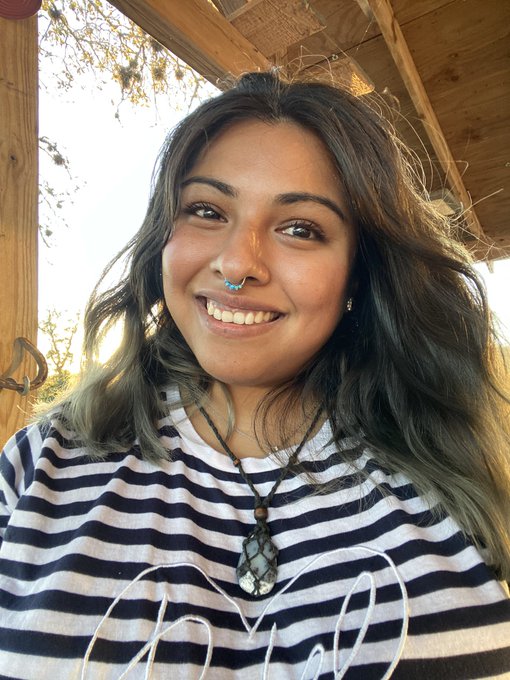 Golden hour selfies ☀️ https://t.co/ZUkpuPwi24