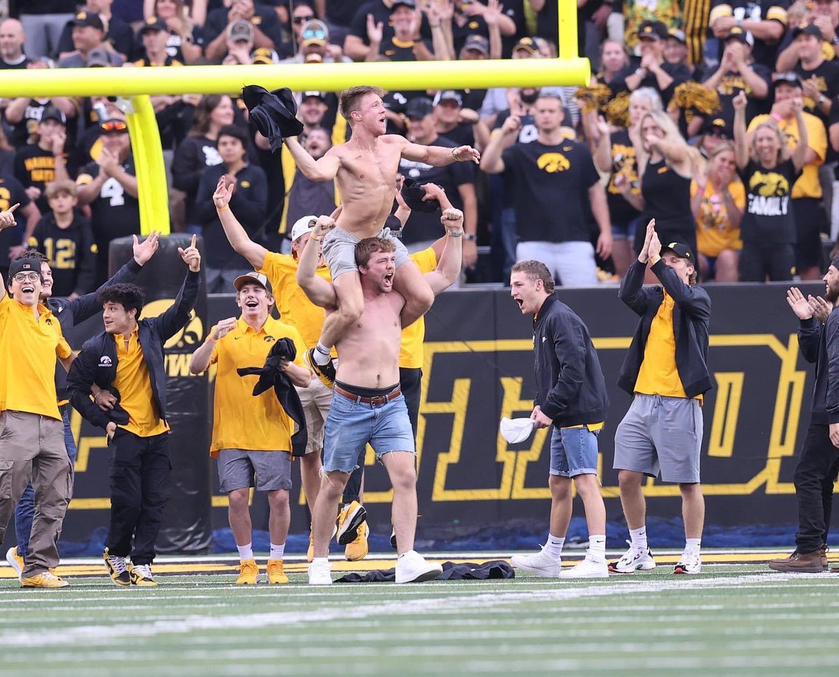 Ross Bartachek tweet media